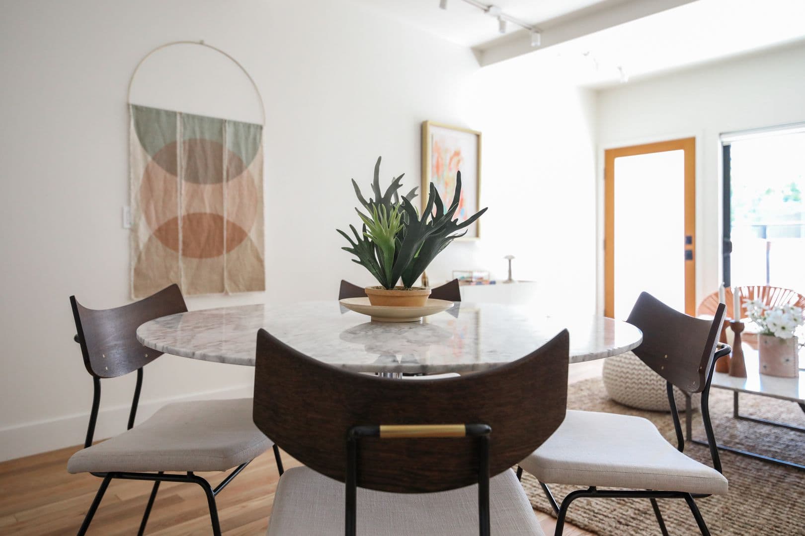 LOS ANGELES Apartment: 1033 N CORONADO ST.