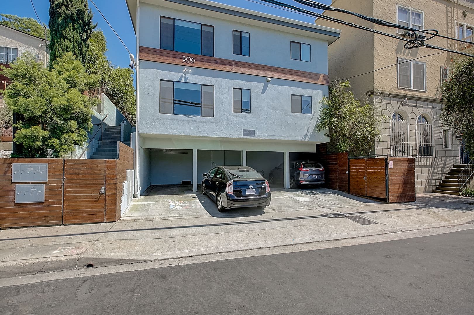 LOS ANGELES Apartment: 306 N. BONNIE BRAE ST.