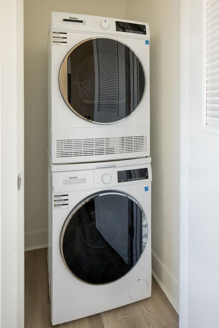 LOS ANGELES Apartment: 139 S. OCCIDENTAL BLVD