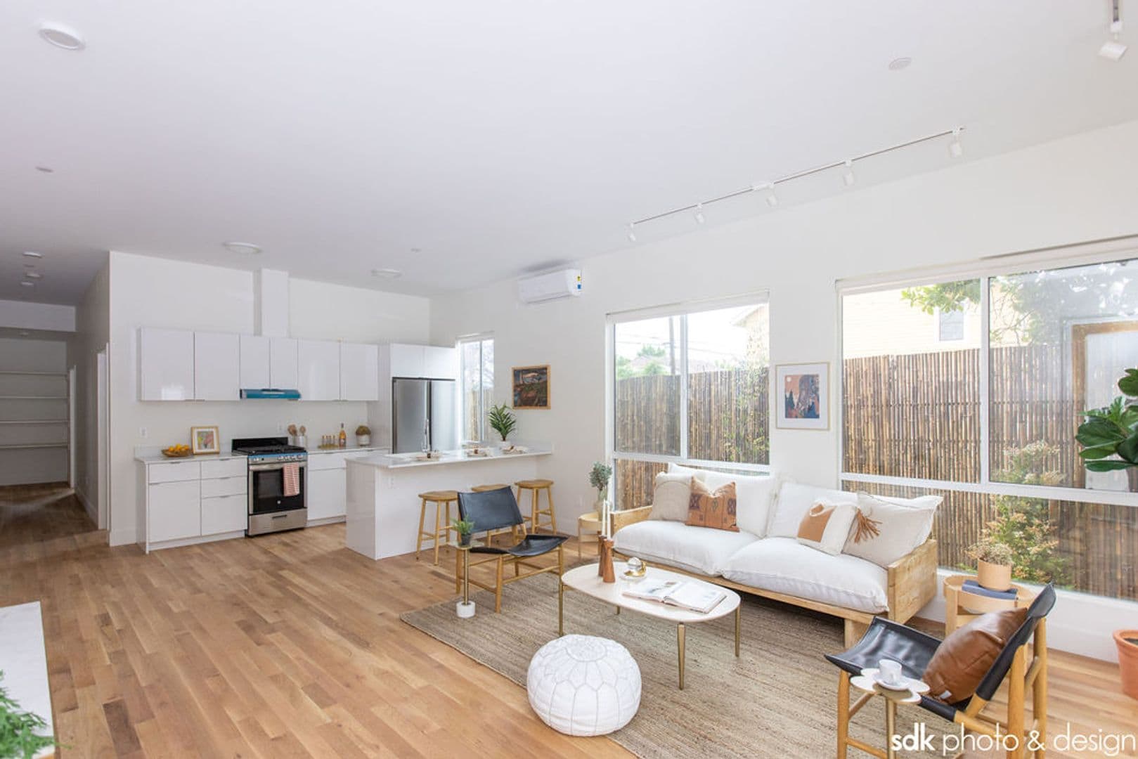 LOS ANGELES Apartment: 2807 GRIFFIN AVE
