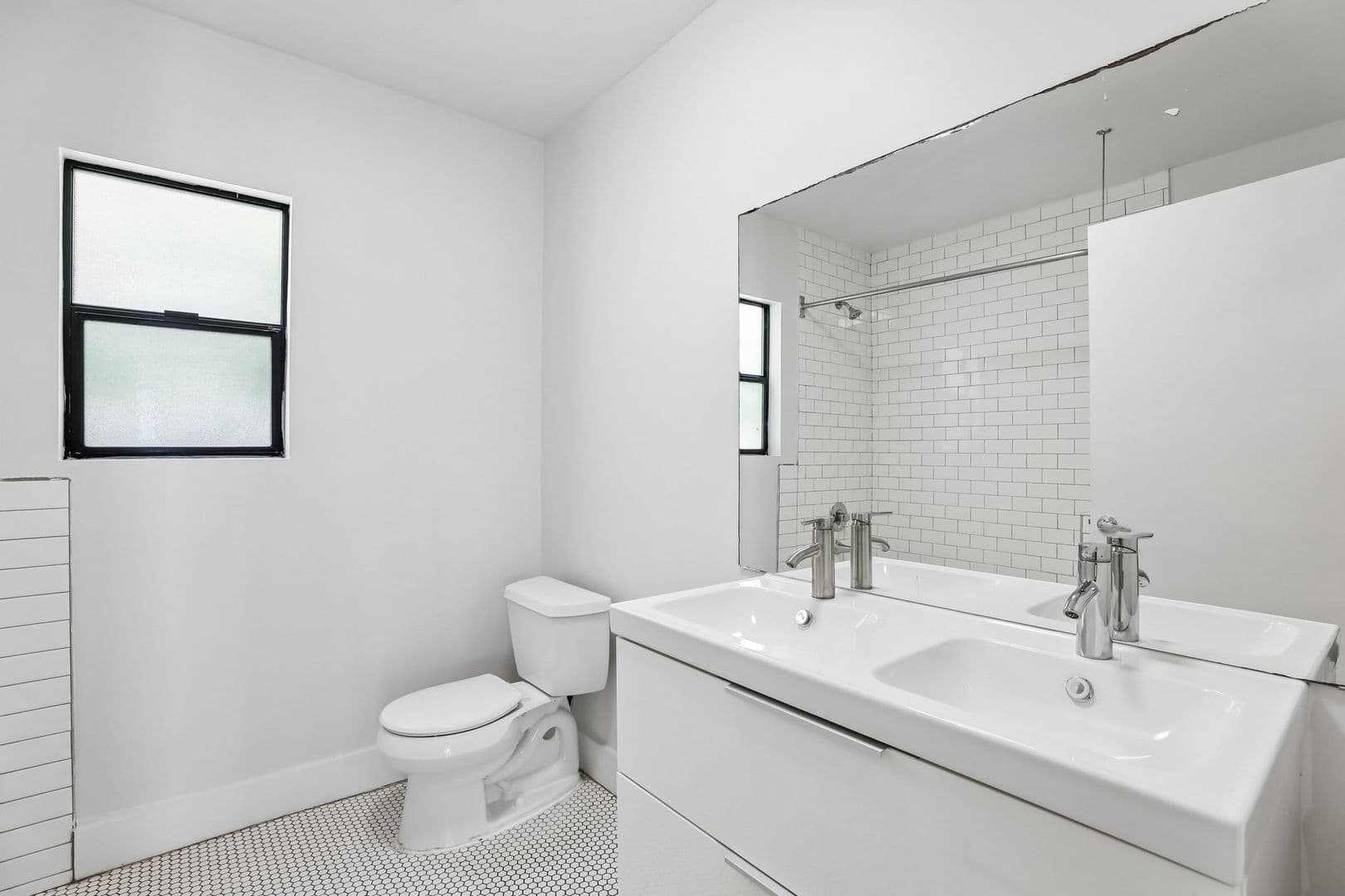 LOS ANGELES Apartment: 832 N. BEAUDRY AVE.