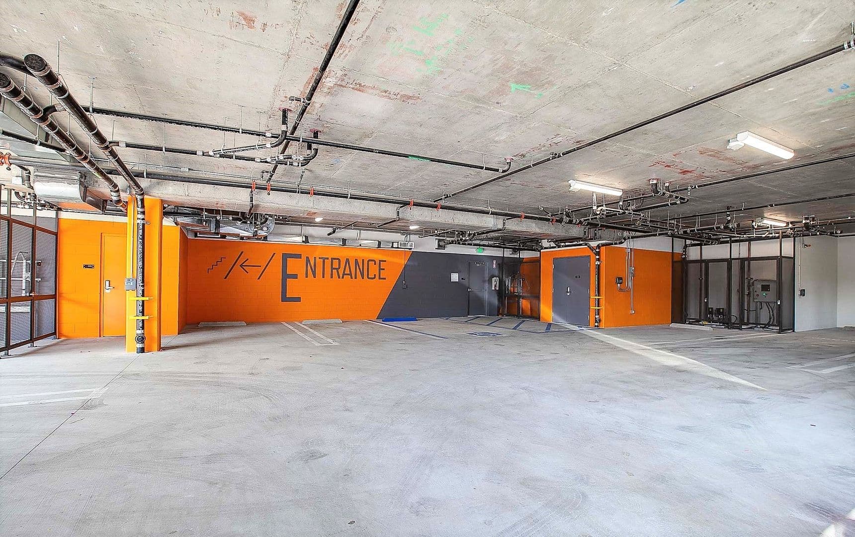LOS ANGELES Apartment: 152 N RAMPART