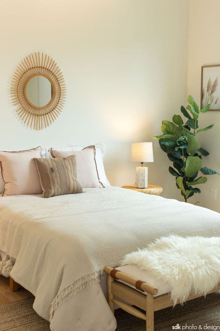 LOS ANGELES Apartment: 2807 GRIFFIN AVE