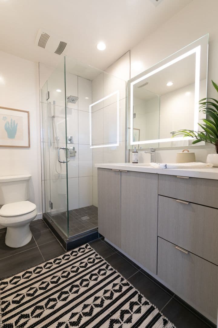 LOS ANGELES Apartment: 753 LILLIAN WAY