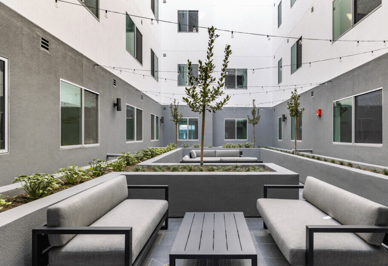 LOS ANGELES Apartment: 139 S. OCCIDENTAL BLVD