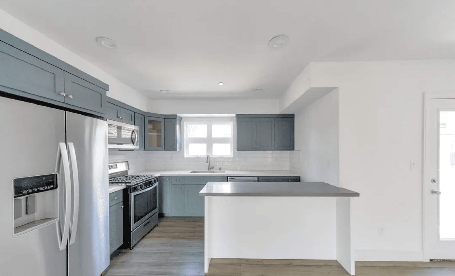 LOS ANGELES Apartment: 2414 S WEST VIEW ST