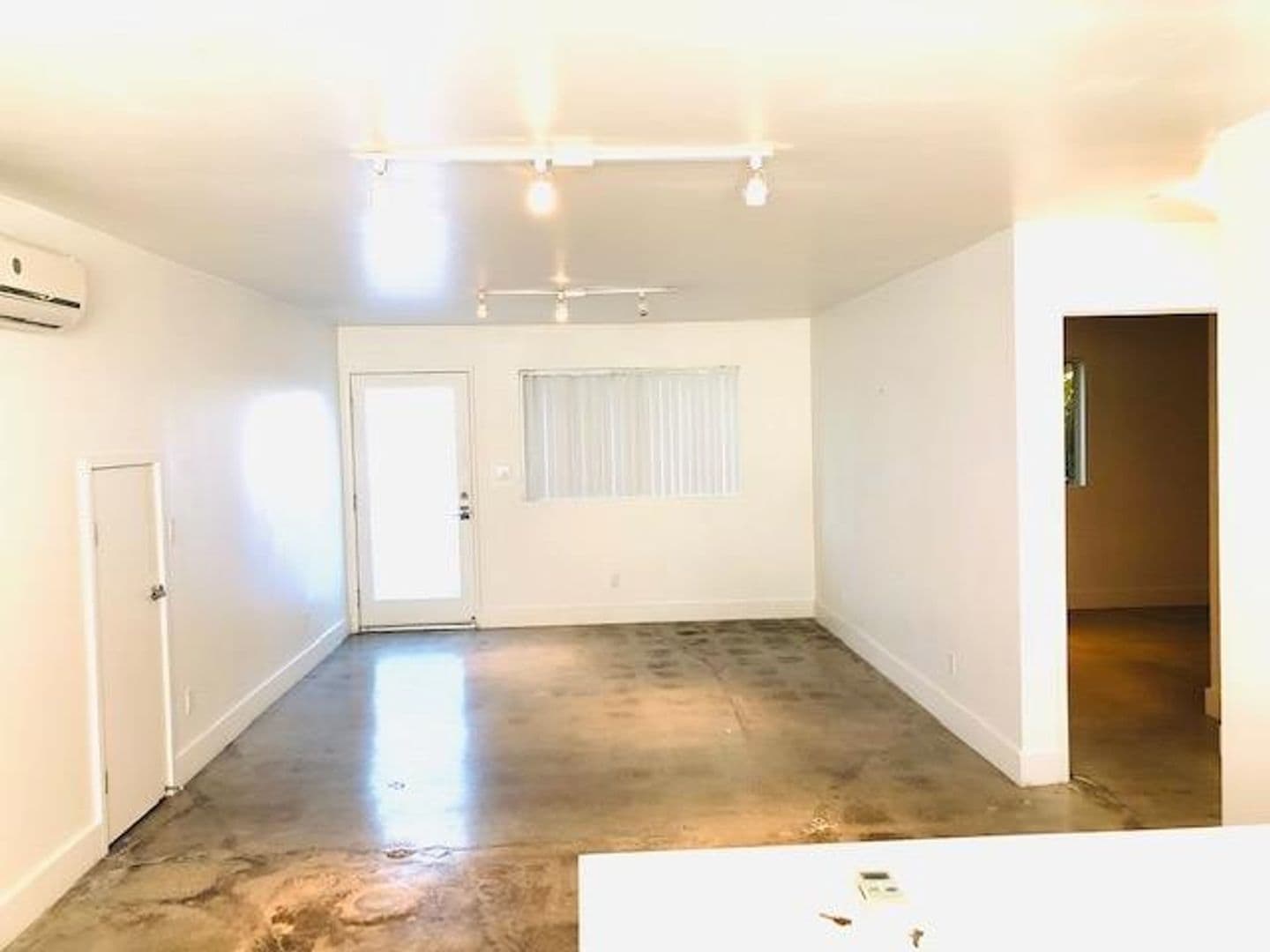 LOS ANGELES Apartment: 2703 BELLEVUE AVE.