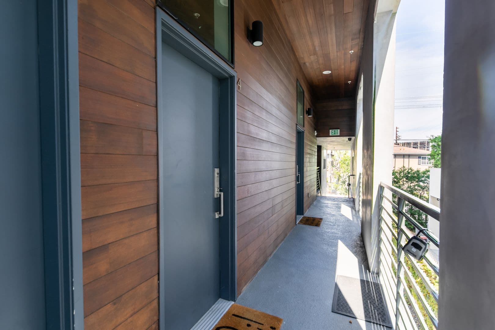 LOS ANGELES Apartment: 753 LILLIAN WAY