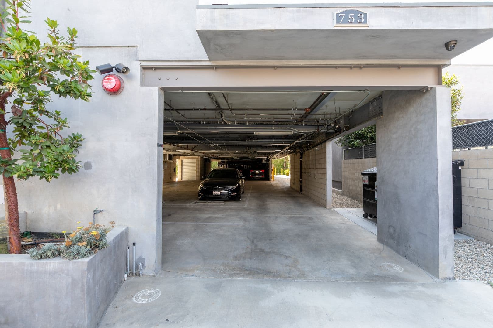 LOS ANGELES Apartment: 753 LILLIAN WAY