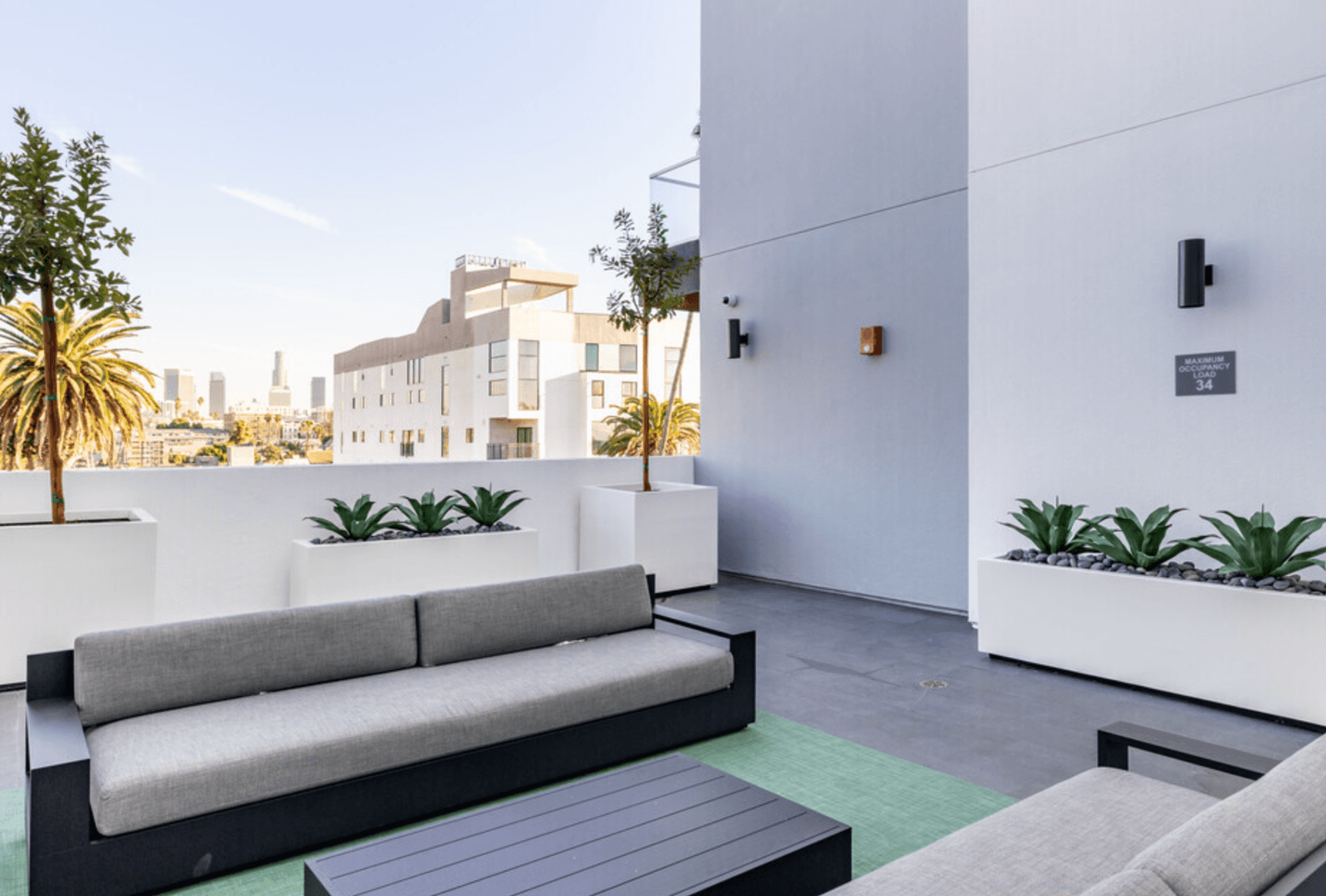 LOS ANGELES Apartment: 139 S. OCCIDENTAL BLVD