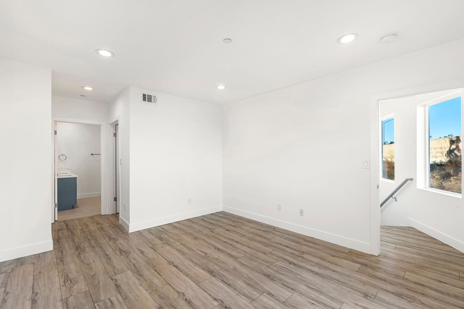 LOS ANGELES Apartment: 2414 S WEST VIEW ST
