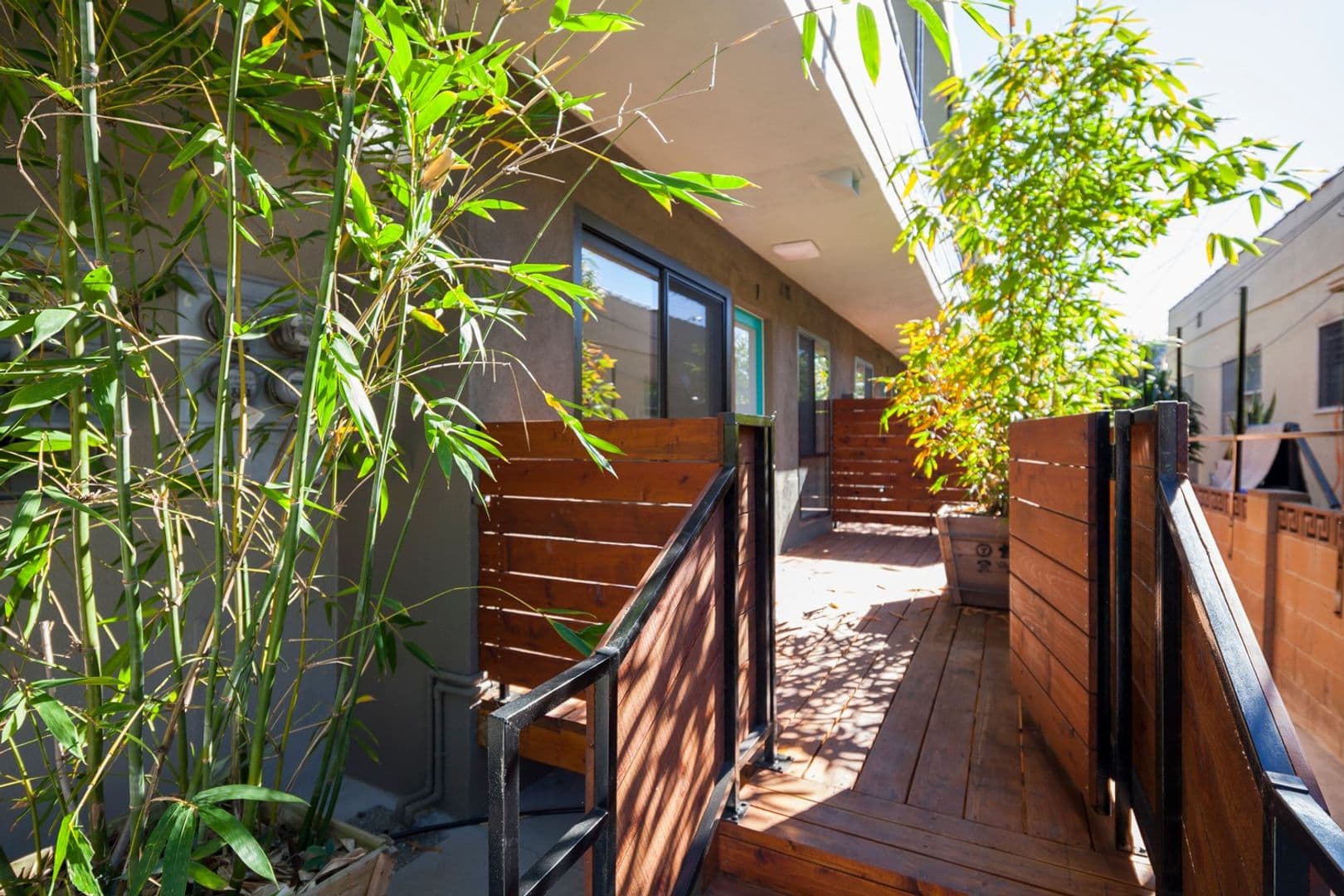 LOS ANGELES Apartment: 832 N. BEAUDRY AVE.