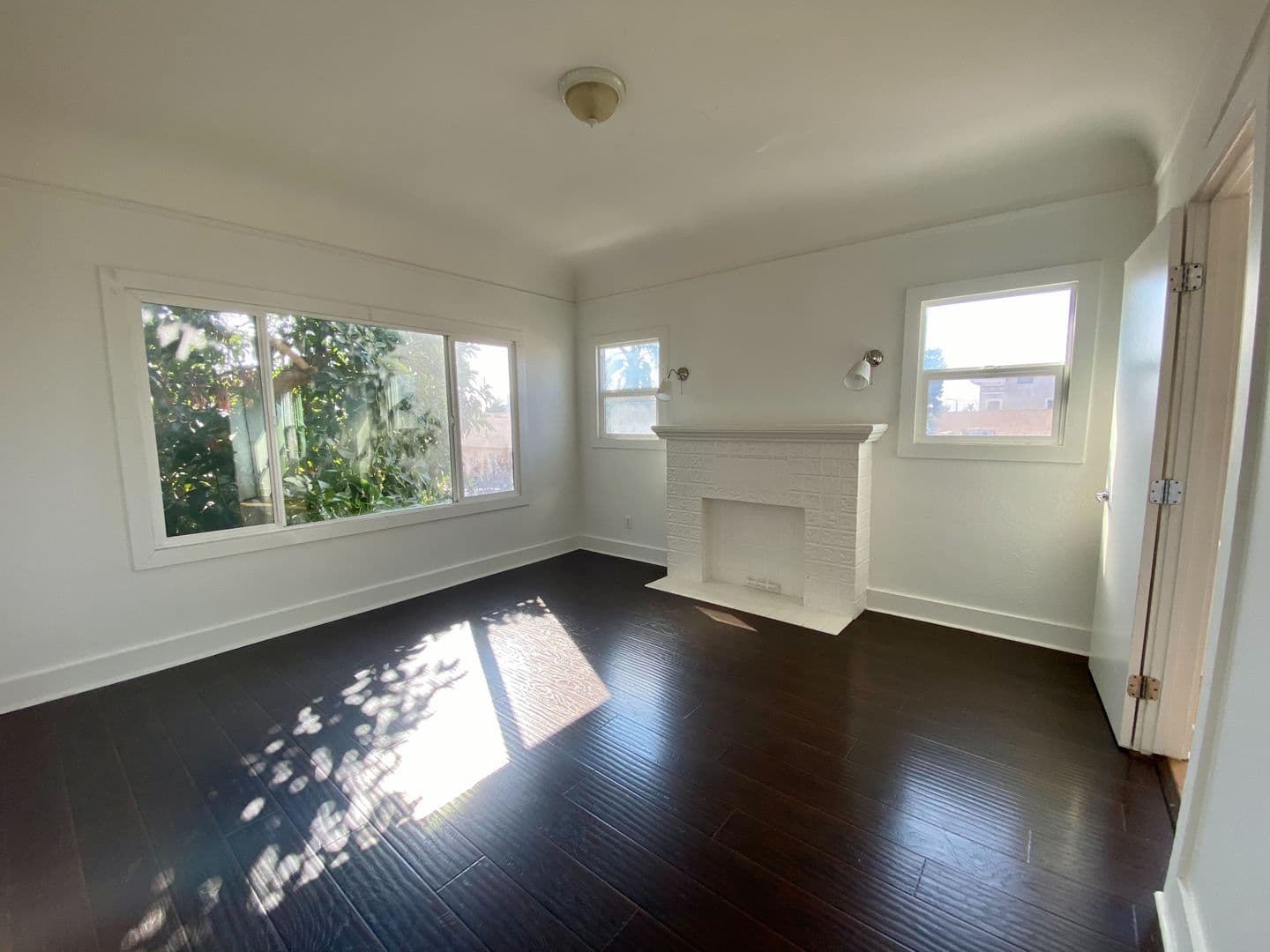 LOS ANGELES Apartment: 4605 PICKFORD ST.
