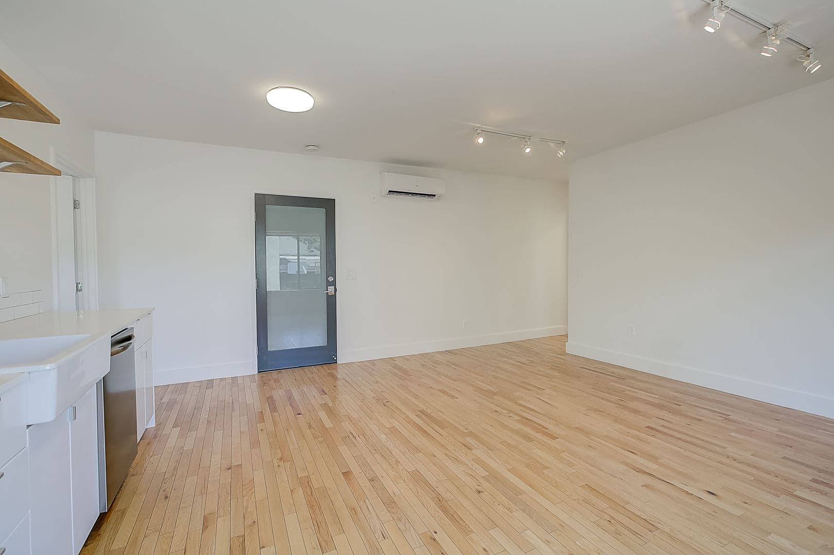 LOS ANGELES Apartment: 306 N. BONNIE BRAE ST.