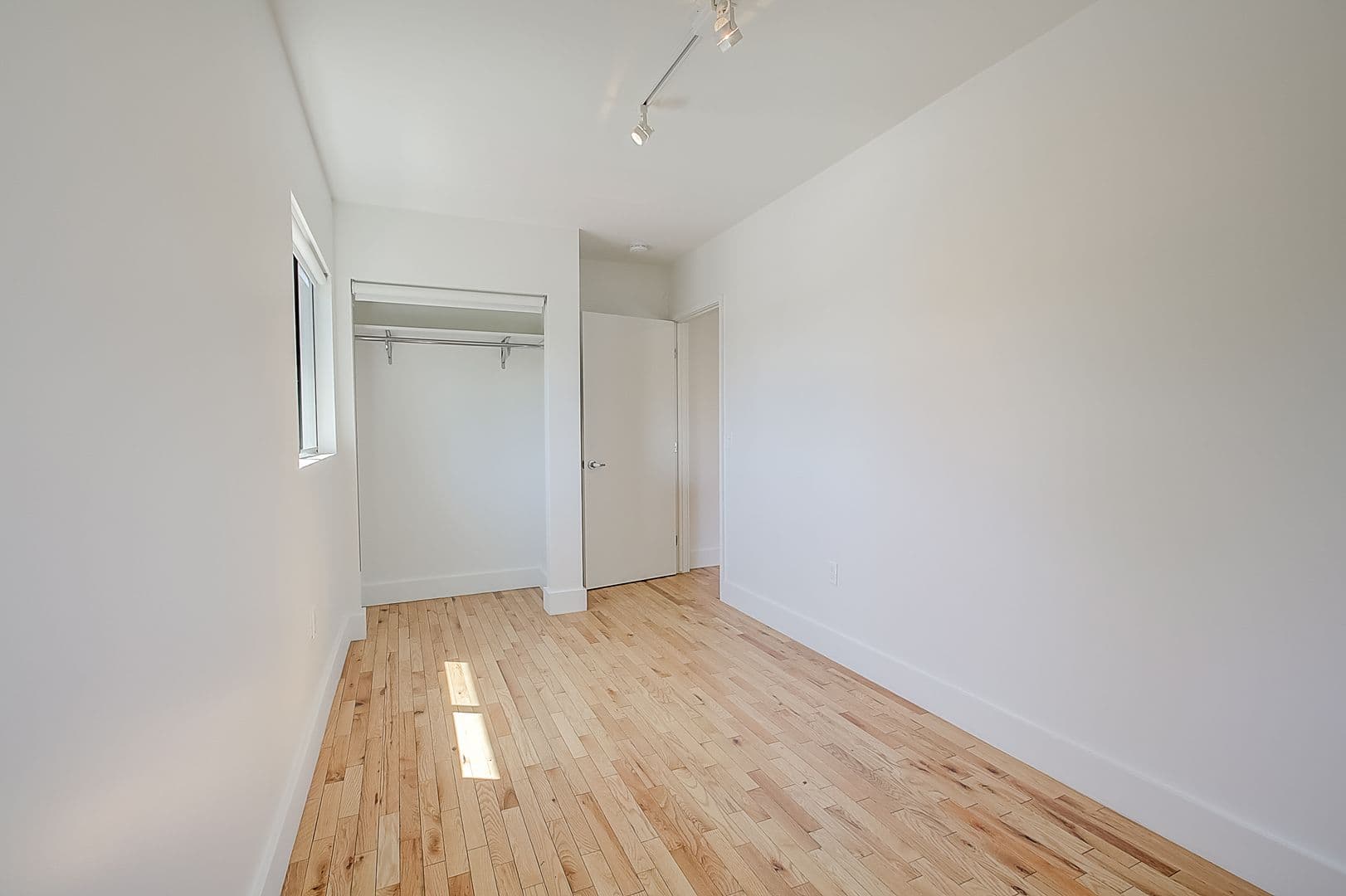 LOS ANGELES Apartment: 306 N. BONNIE BRAE ST.