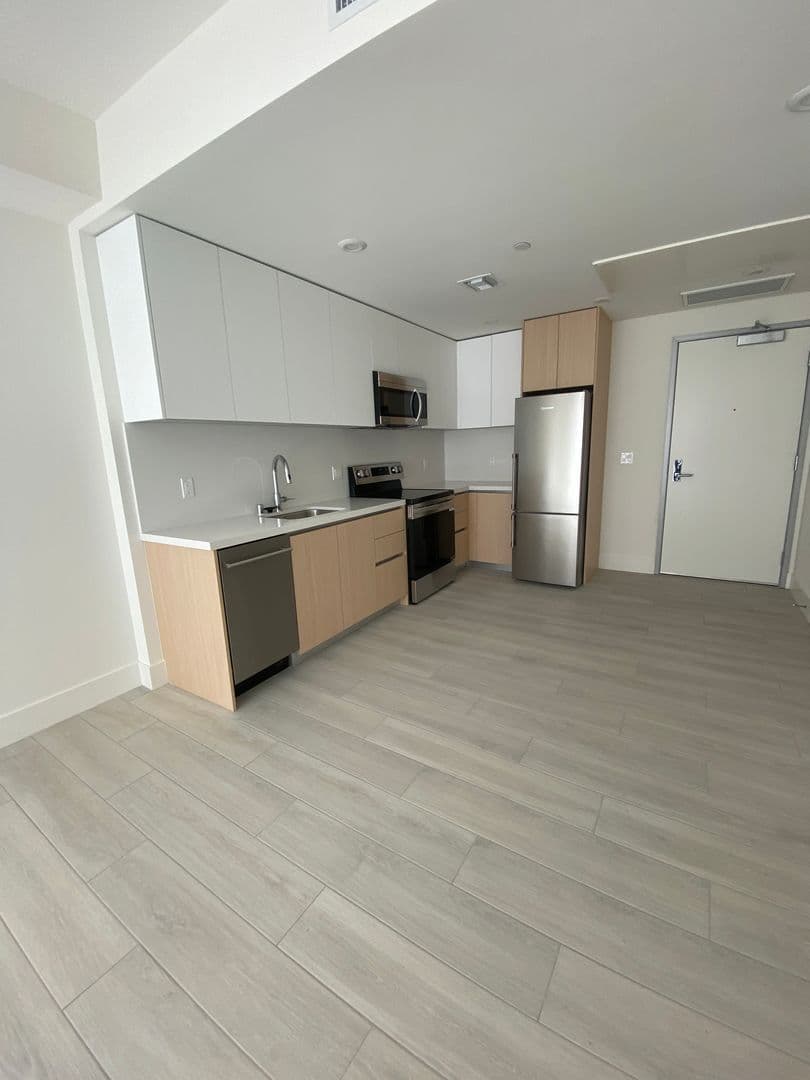 LOS ANGELES Apartment: 139 S. OCCIDENTAL BLVD