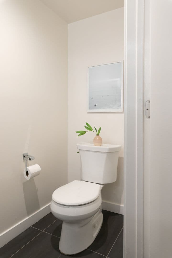 LOS ANGELES Apartment: 753 LILLIAN WAY