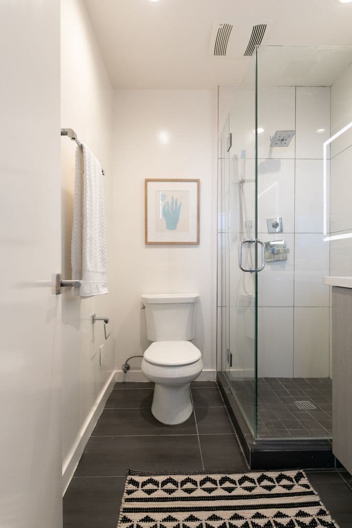 LOS ANGELES Apartment: 753 LILLIAN WAY