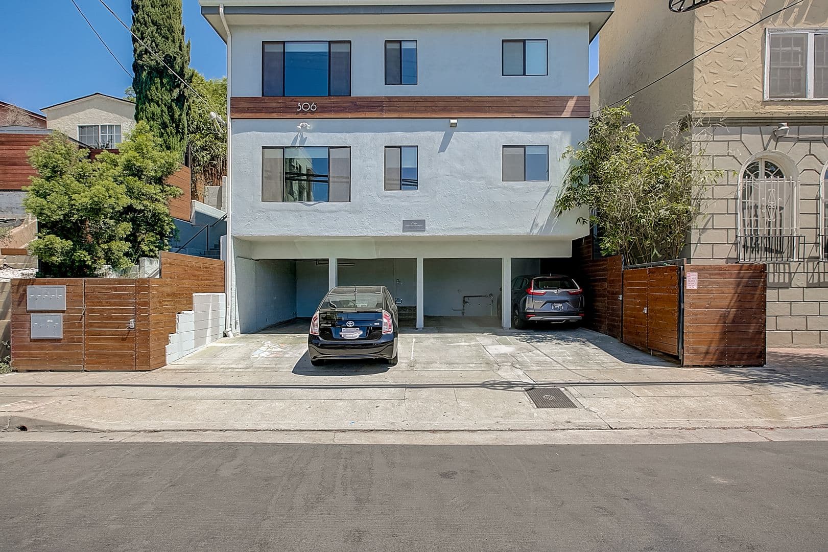 LOS ANGELES Apartment: 306 N. BONNIE BRAE ST.