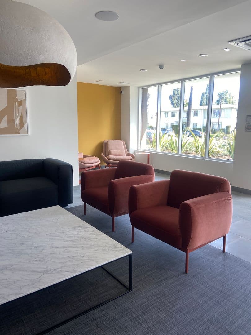 LOS ANGELES Apartment: 139 S. OCCIDENTAL BLVD