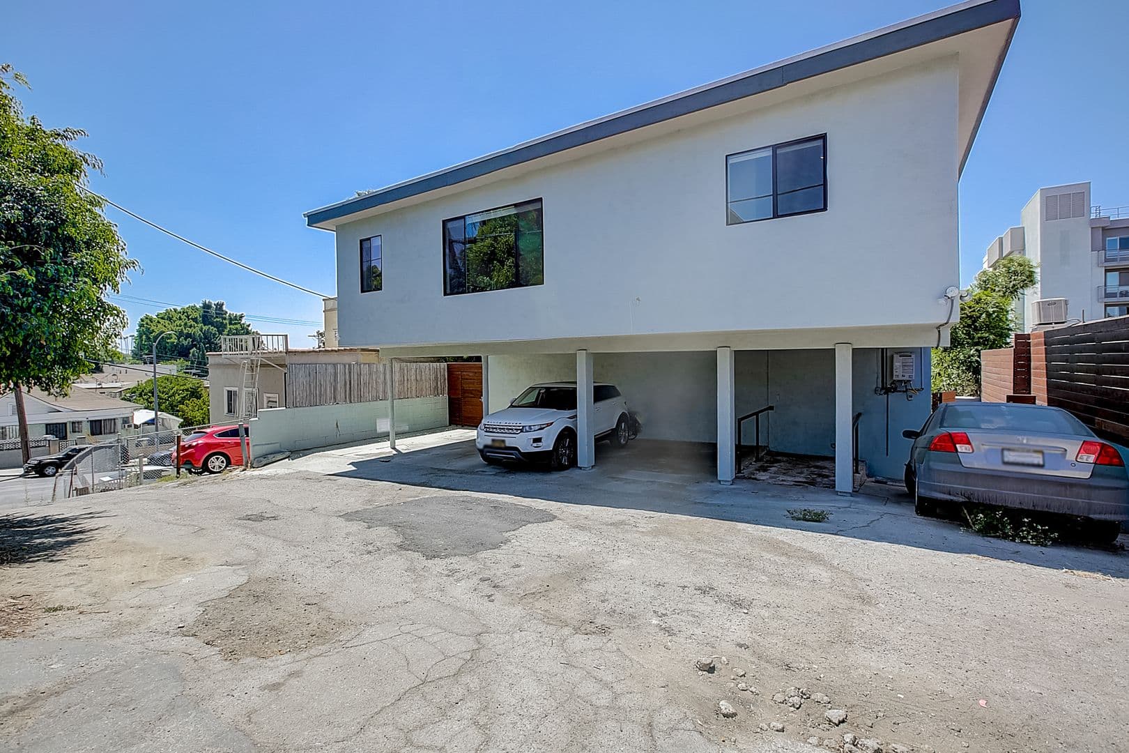 LOS ANGELES Apartment: 306 N. BONNIE BRAE ST.