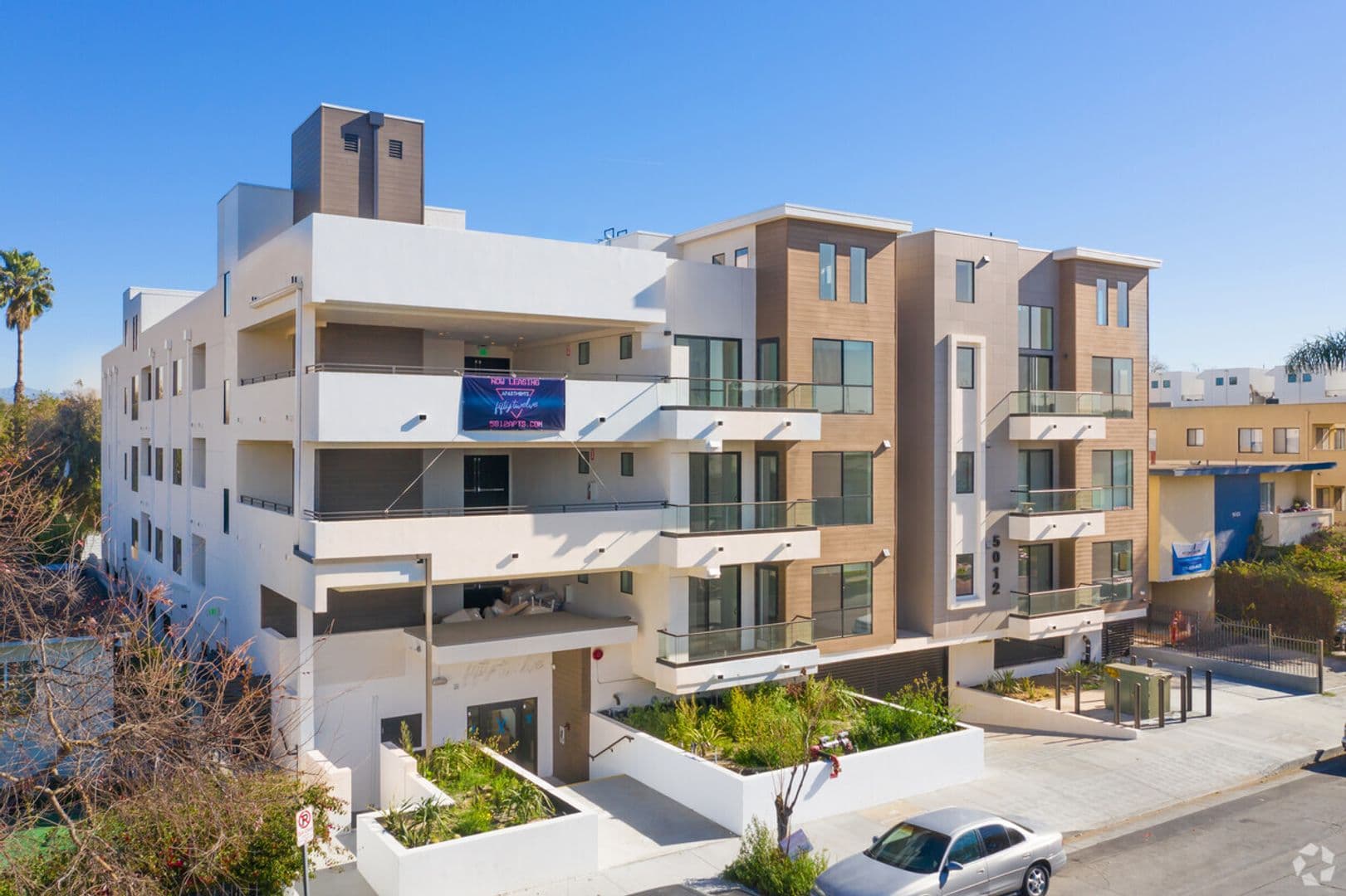 LOS ANGELES Apartment: 5012 S. SLAUSON AVENUE