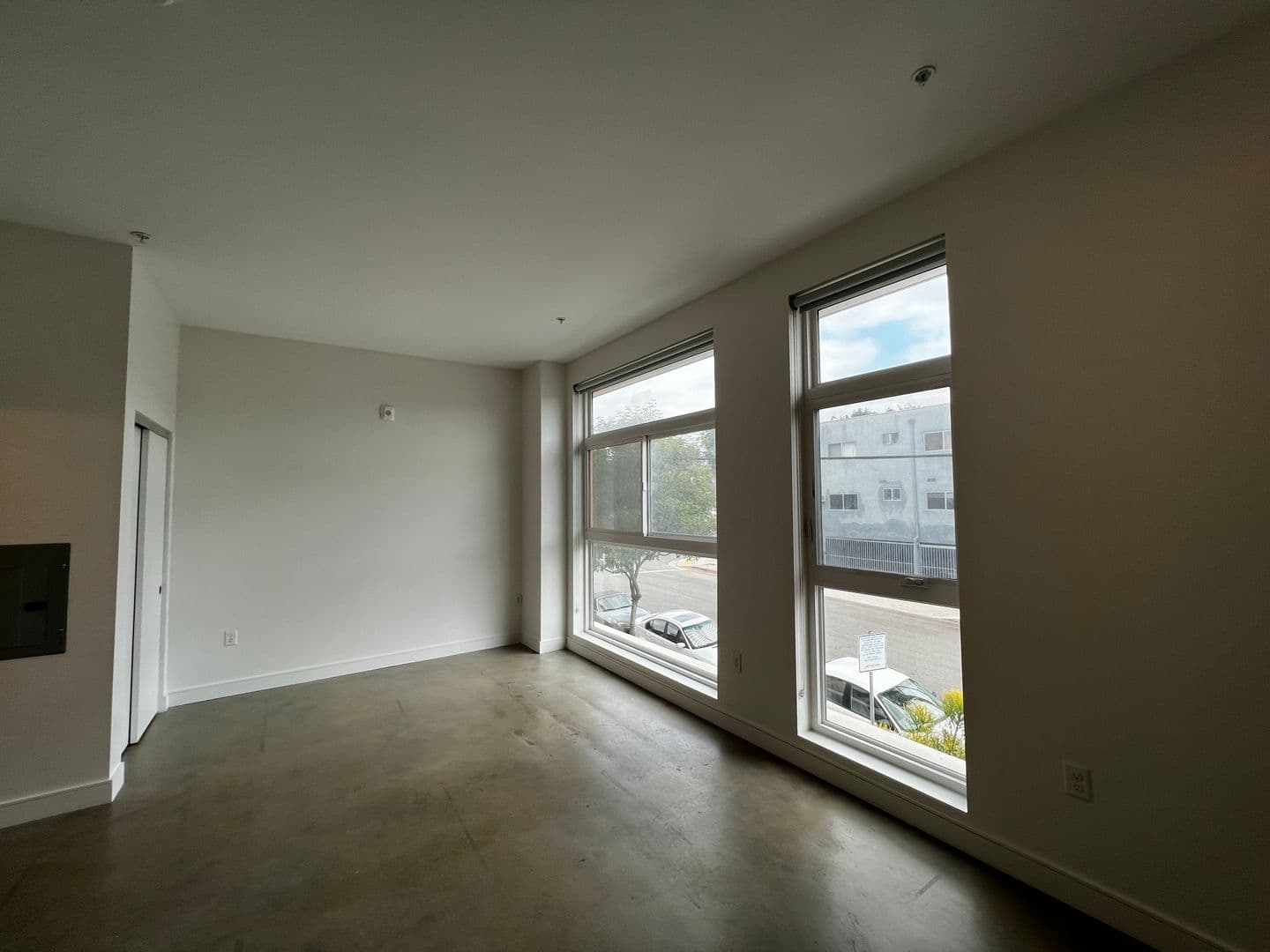 LOS ANGELES Apartment: 152 N RAMPART