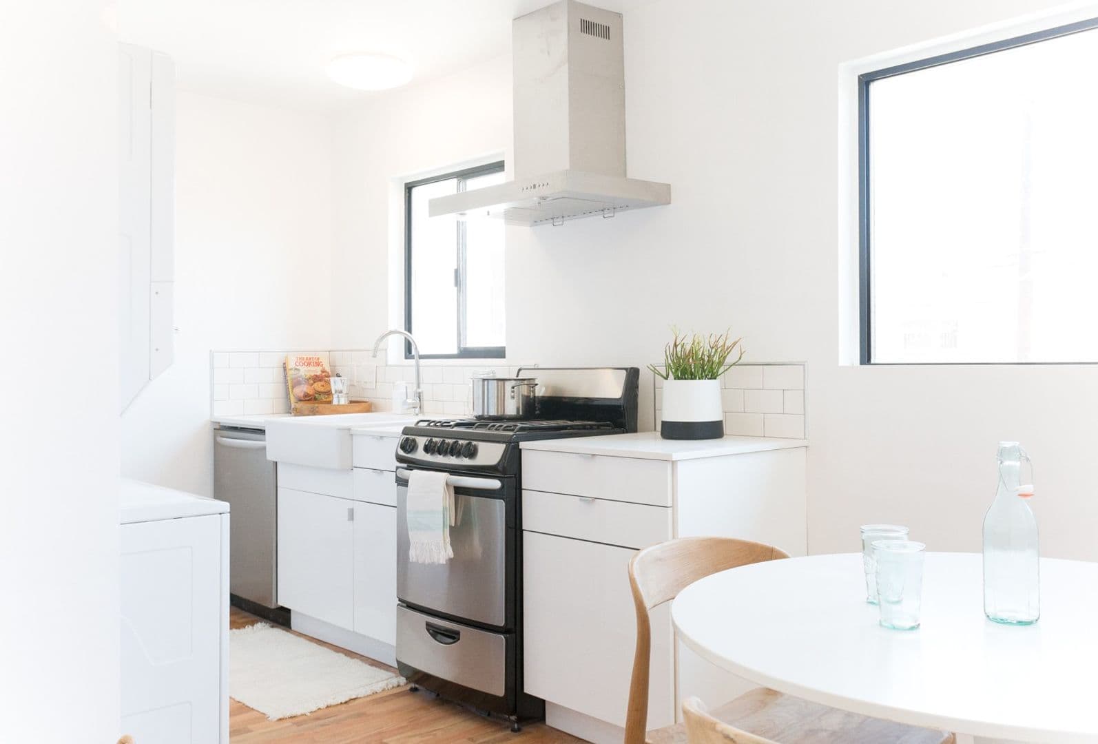 LOS ANGELES Apartment: 252 SOUTH AVENUE 18