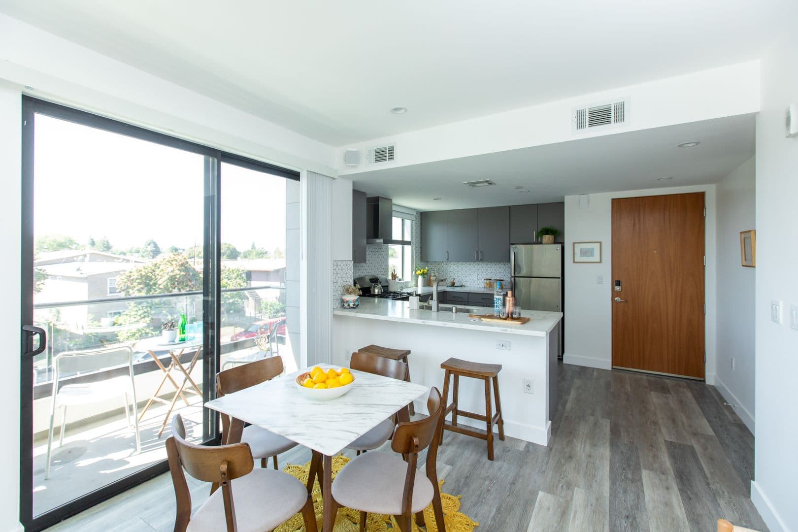 LOS ANGELES Apartment: 5012 S. SLAUSON AVENUE
