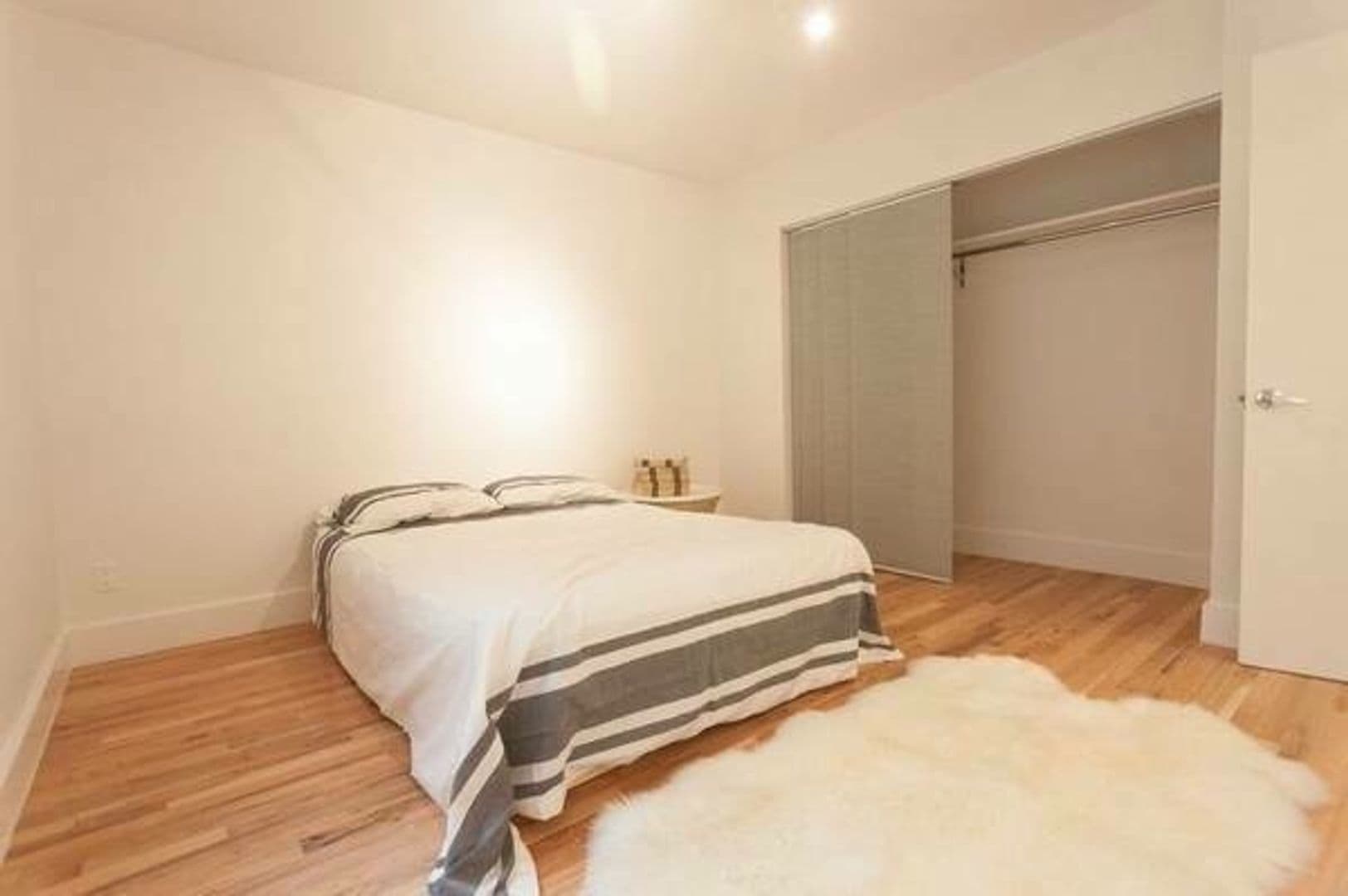 LOS ANGELES Apartment: 3100 W. LONDON ST.