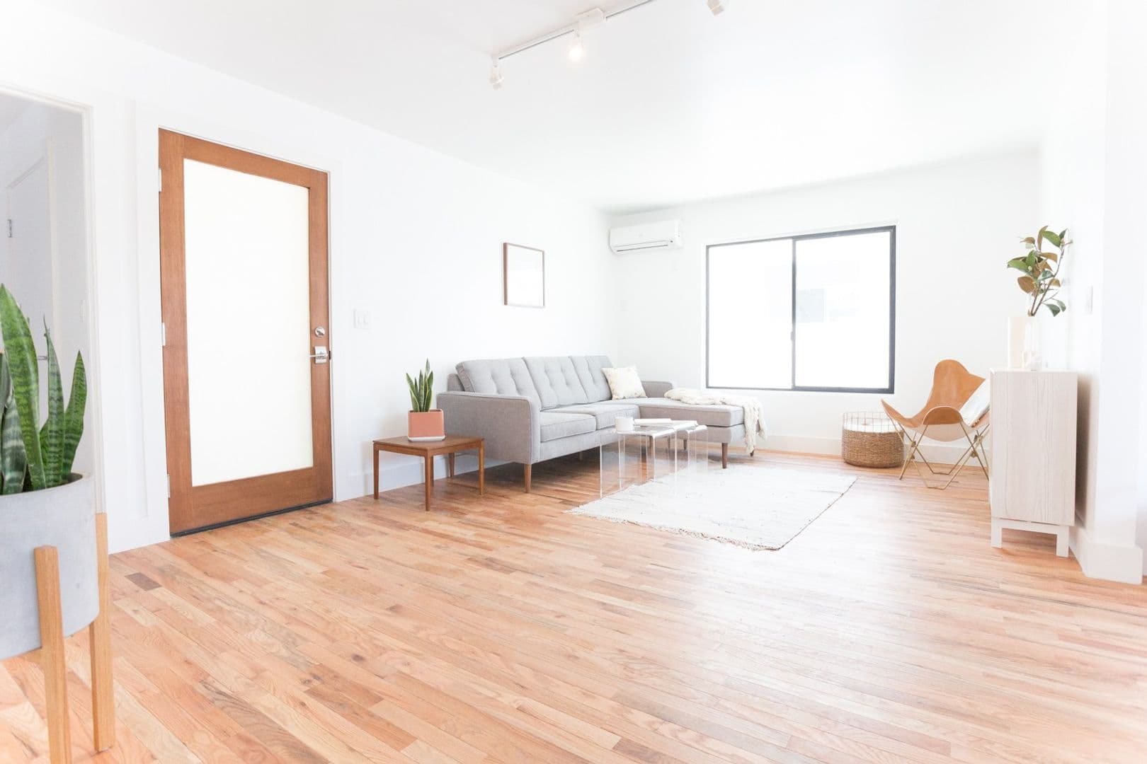 LOS ANGELES Apartment: 252 SOUTH AVENUE 18