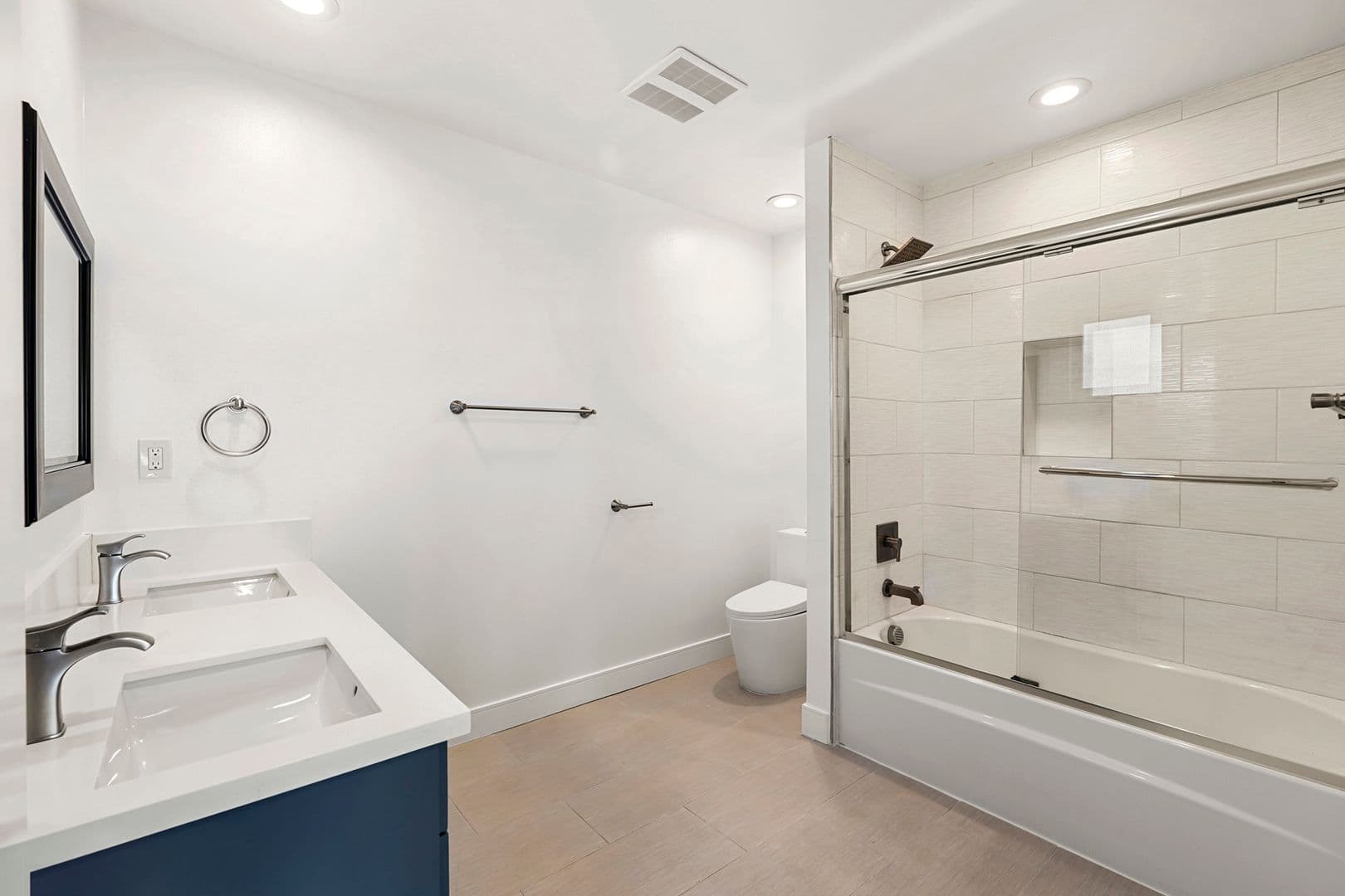 LOS ANGELES Apartment: 2414 S WEST VIEW ST