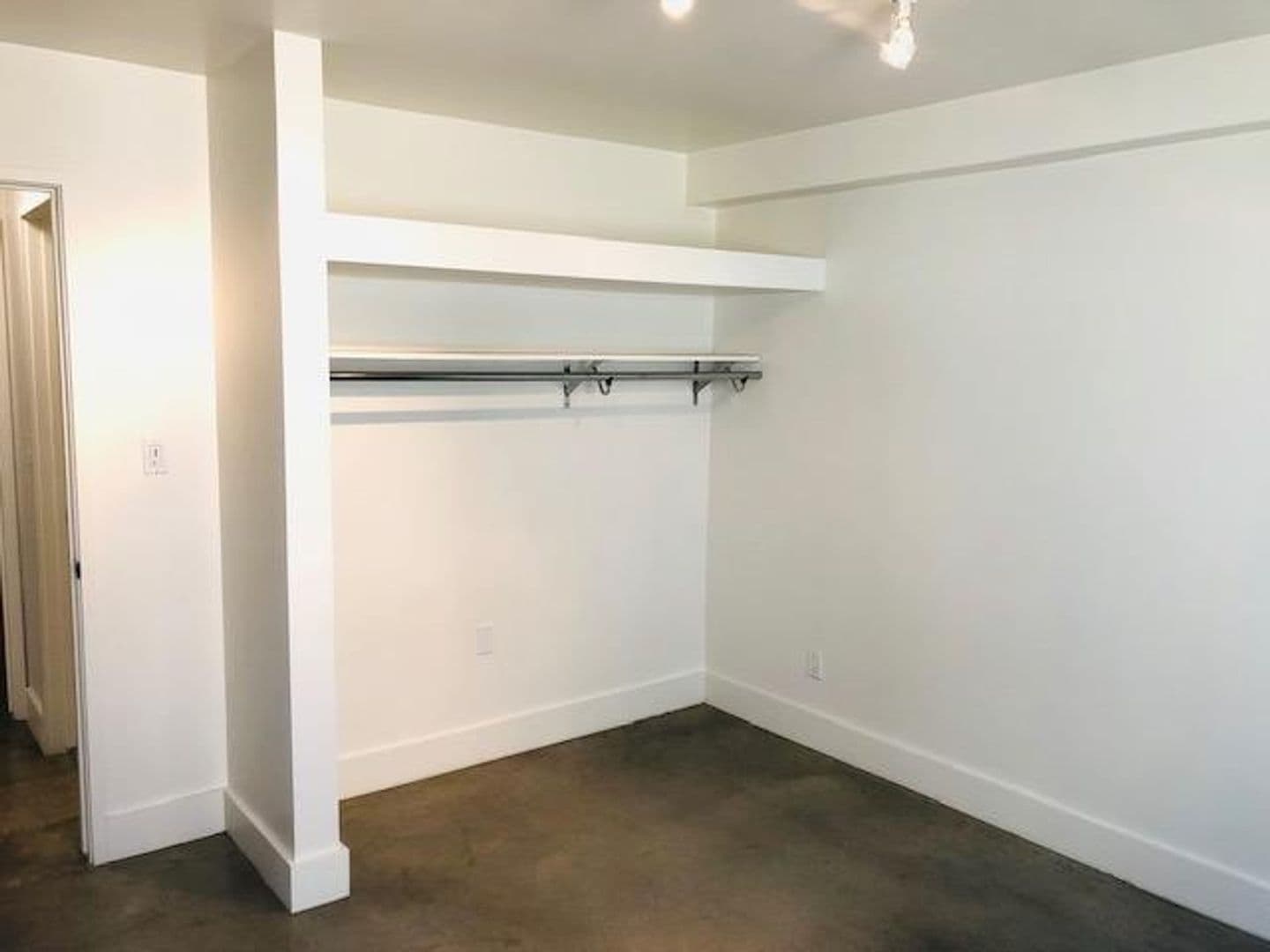 LOS ANGELES Apartment: 2703 BELLEVUE AVE.