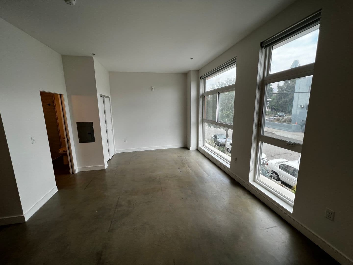 LOS ANGELES Apartment: 152 N RAMPART