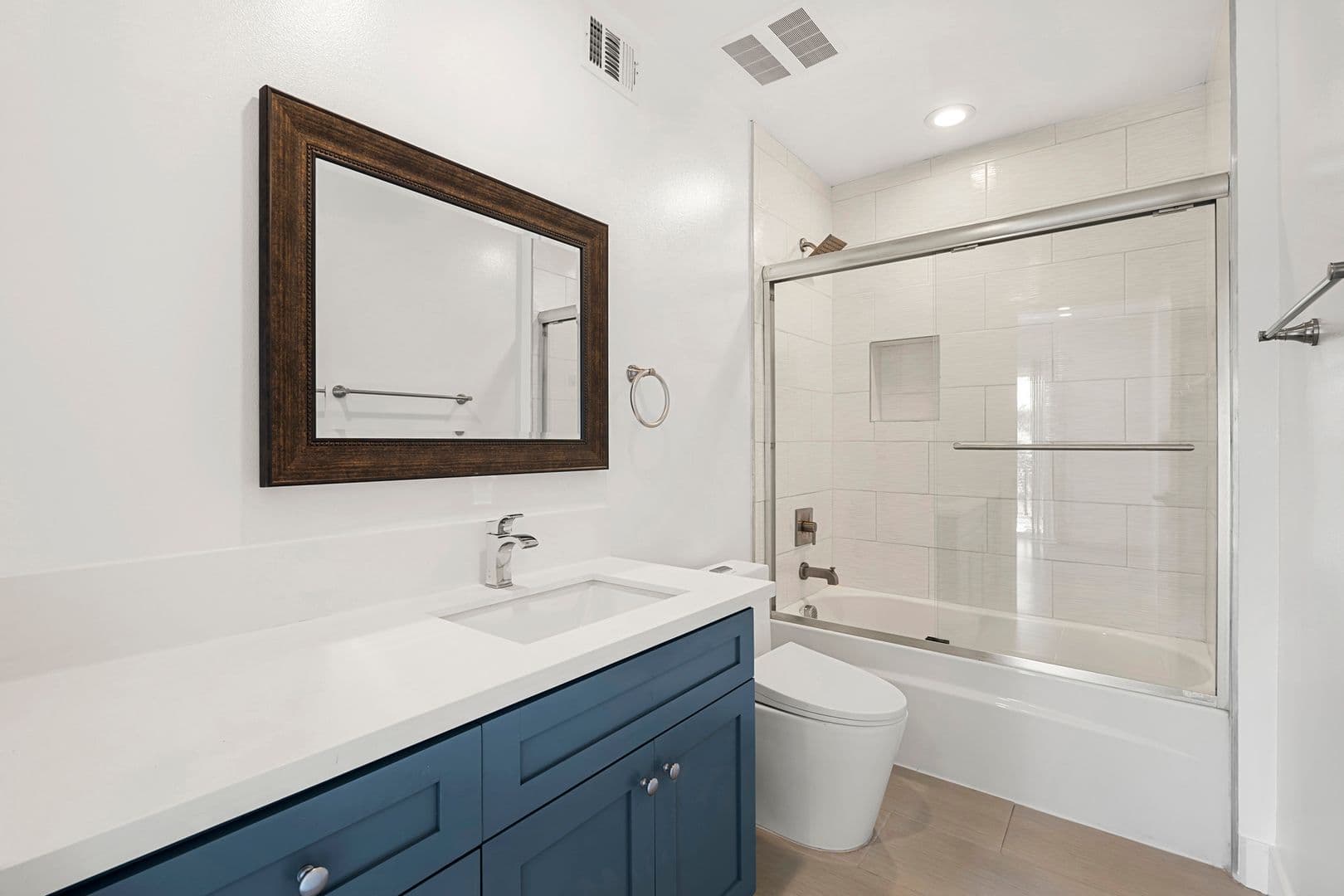 LOS ANGELES Apartment: 2414 S WEST VIEW ST