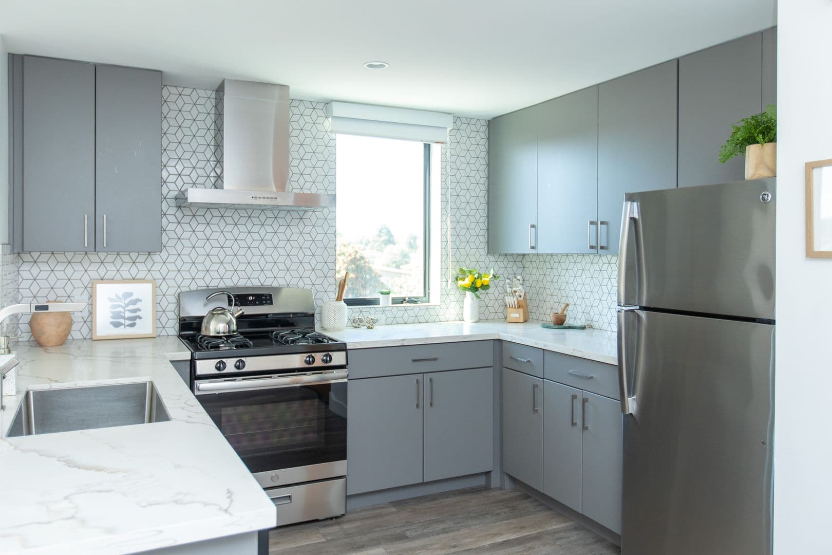 LOS ANGELES Apartment: 5012 S. SLAUSON AVENUE