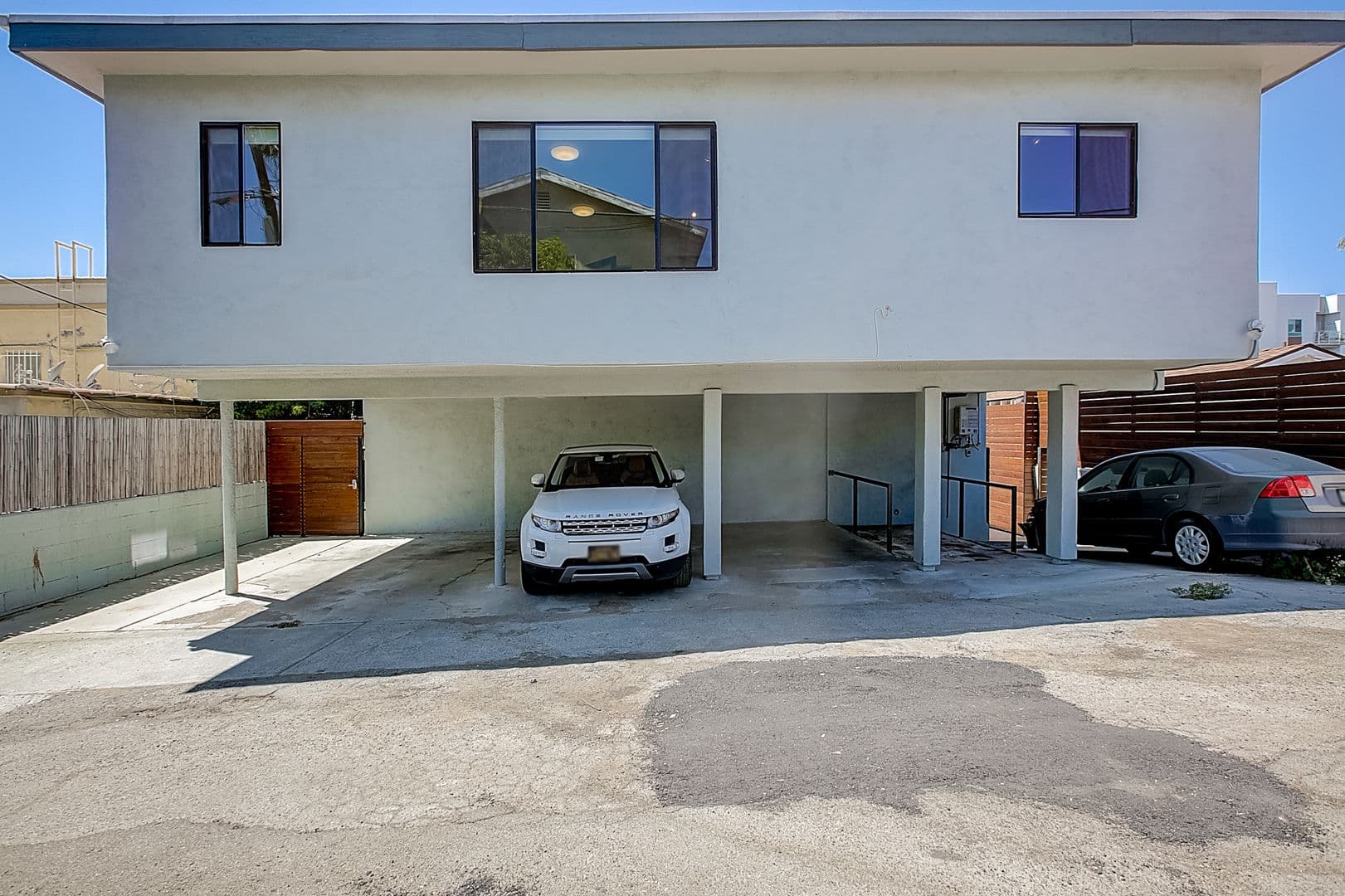 LOS ANGELES Apartment: 306 N. BONNIE BRAE ST.