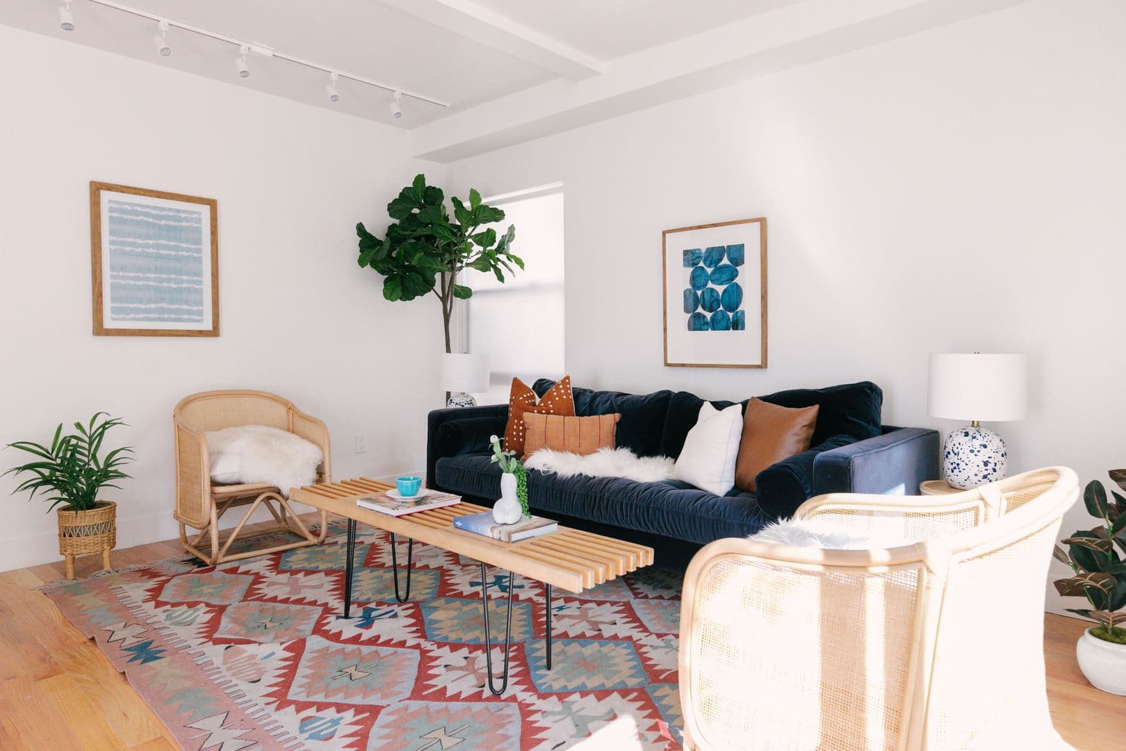 LOS ANGELES Apartment: 513 N HELIOTROPE DR