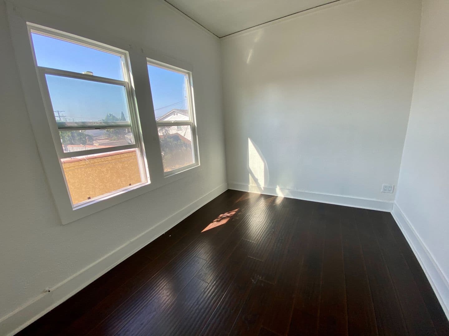 LOS ANGELES Apartment: 4605 PICKFORD ST.