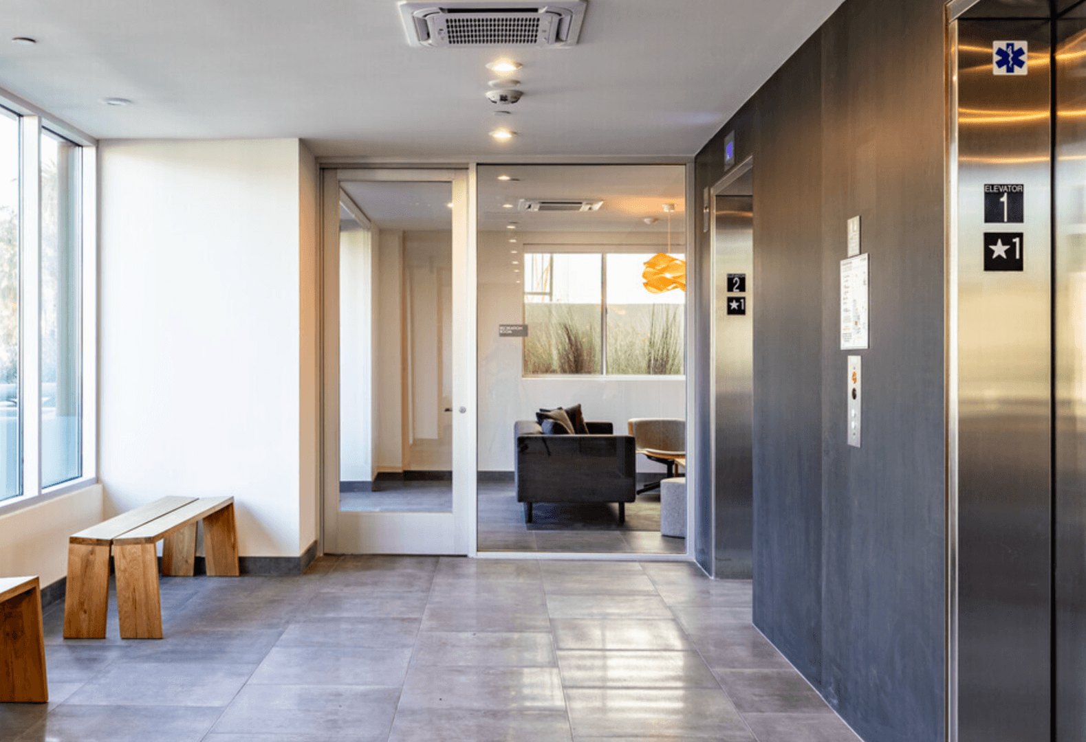 LOS ANGELES Apartment: 139 S. OCCIDENTAL BLVD