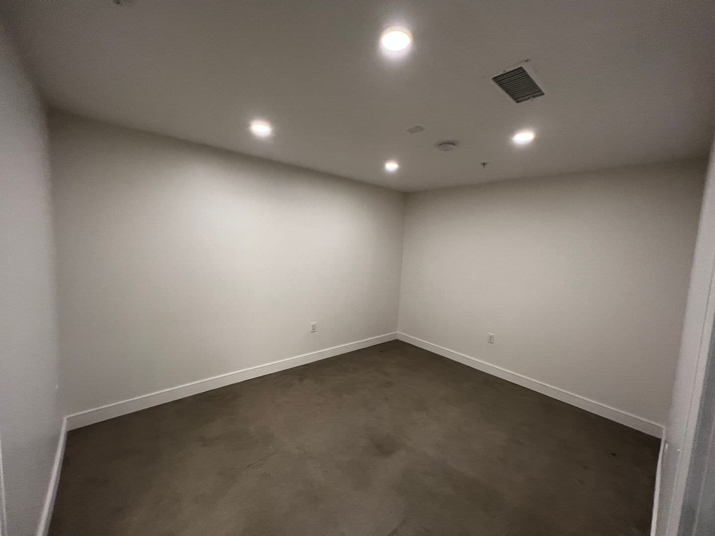 LOS ANGELES Apartment: 152 N RAMPART
