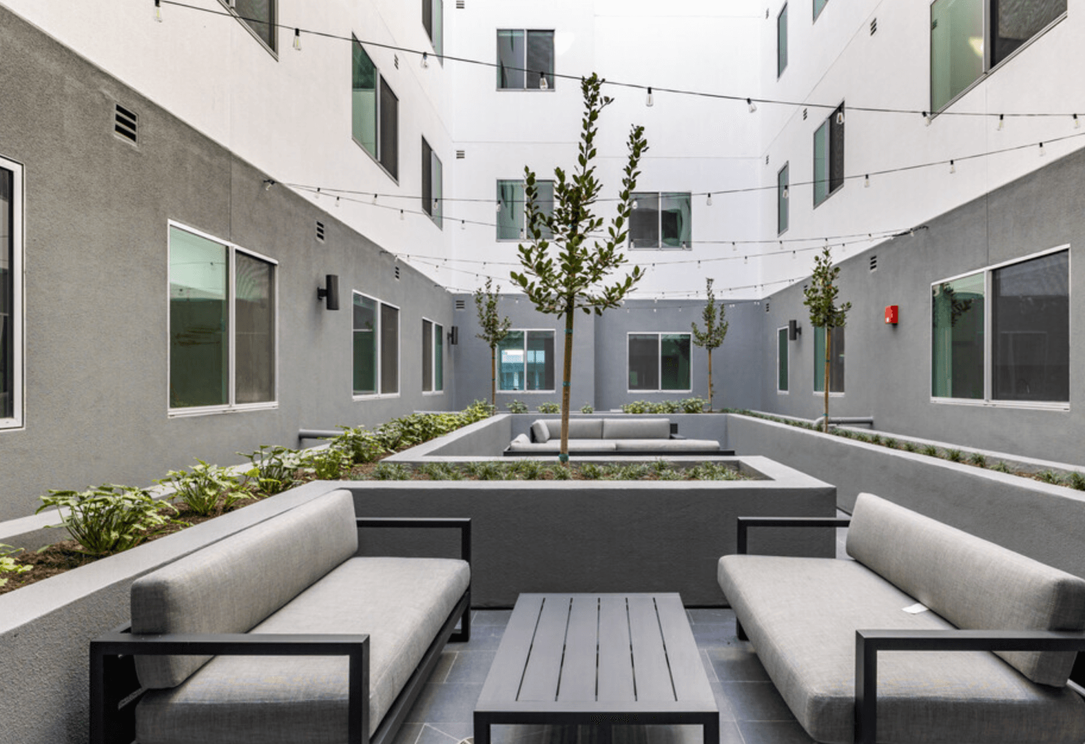 LOS ANGELES Apartment: 139 S. OCCIDENTAL BLVD