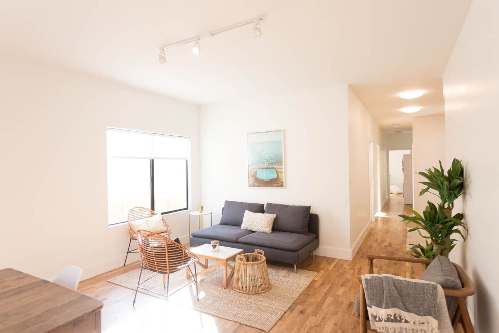 LOS ANGELES Apartment: 517 N. MADISON AVE