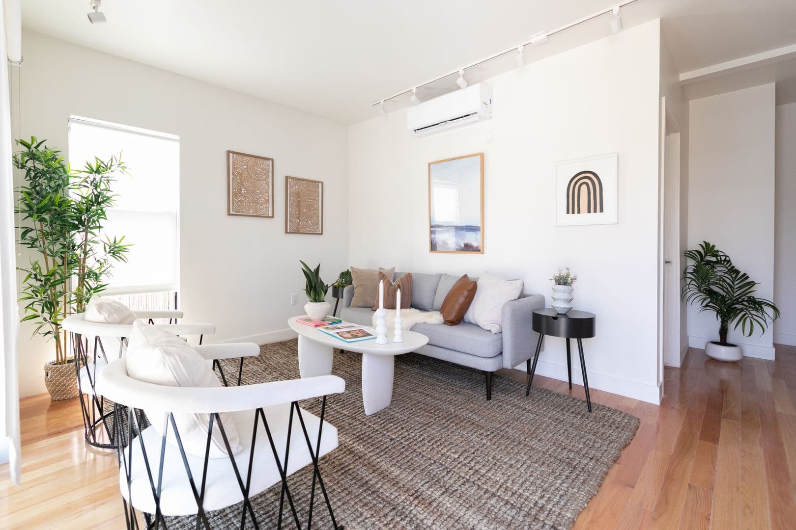 LOS ANGELES Apartment: 121 N BERENDO ST