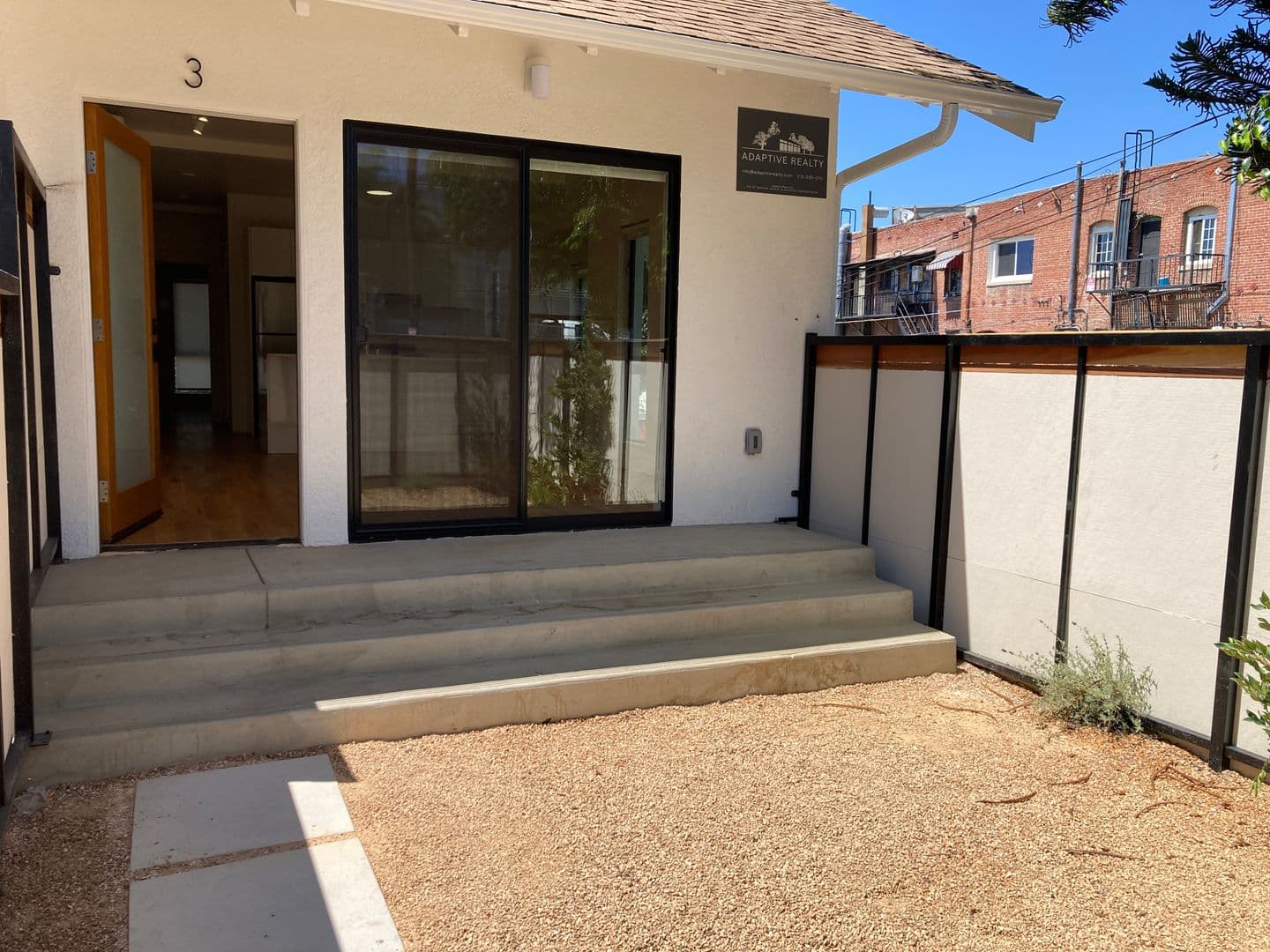 LOS ANGELES Apartment: 1033 N CORONADO ST.
