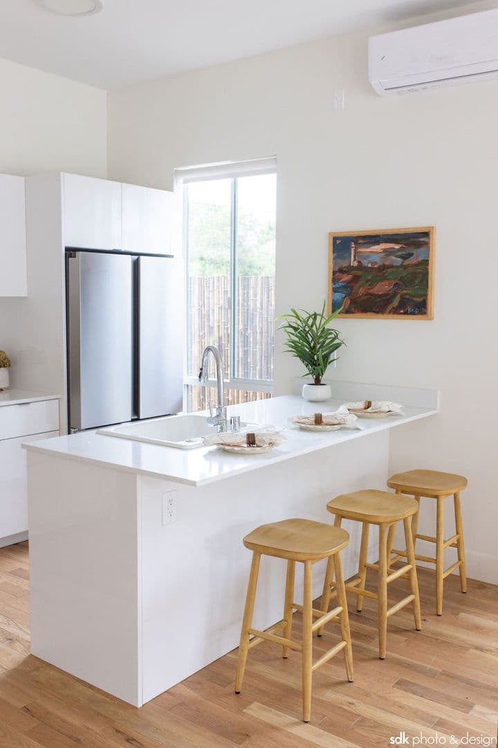 LOS ANGELES Apartment: 2807 GRIFFIN AVE
