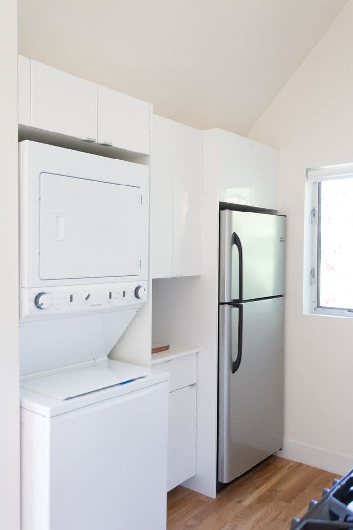 LOS ANGELES Apartment: 421 N. AVE 50