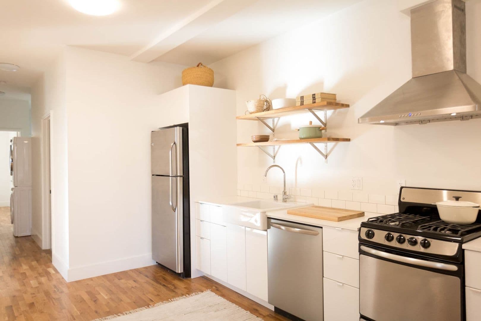 LOS ANGELES Apartment: 517 N. MADISON AVE