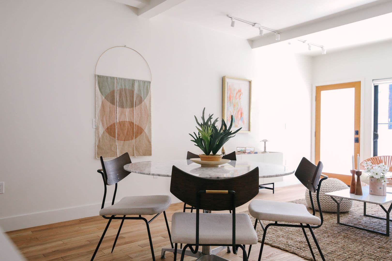 LOS ANGELES Apartment: 1033 N CORONADO ST.