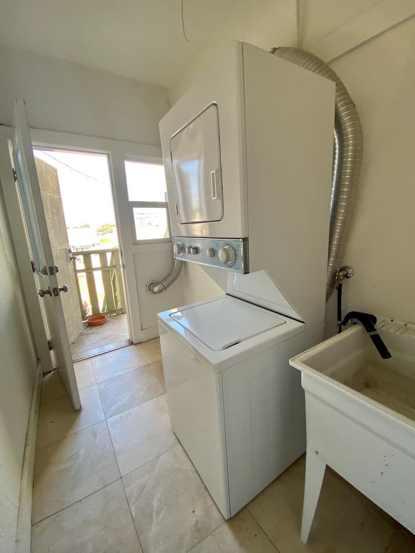 LOS ANGELES Apartment: 4605 PICKFORD ST.